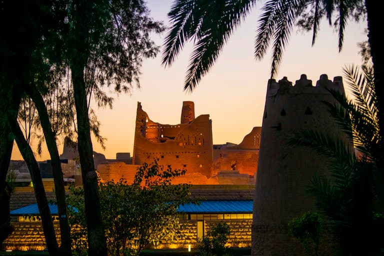 الرياض: جولة 8 ساعات بين الأصالة والحداثة