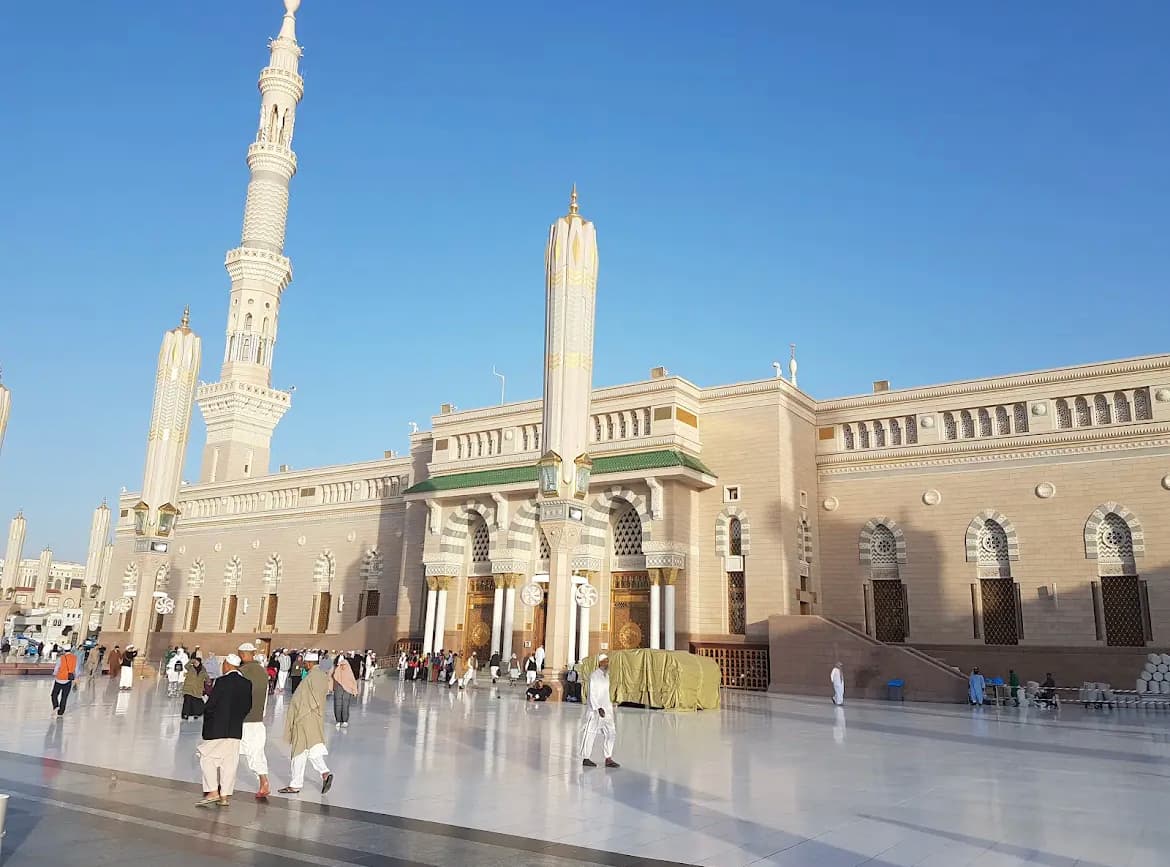 المدينة المنورة: رحلة من العُلا إلى طيبة