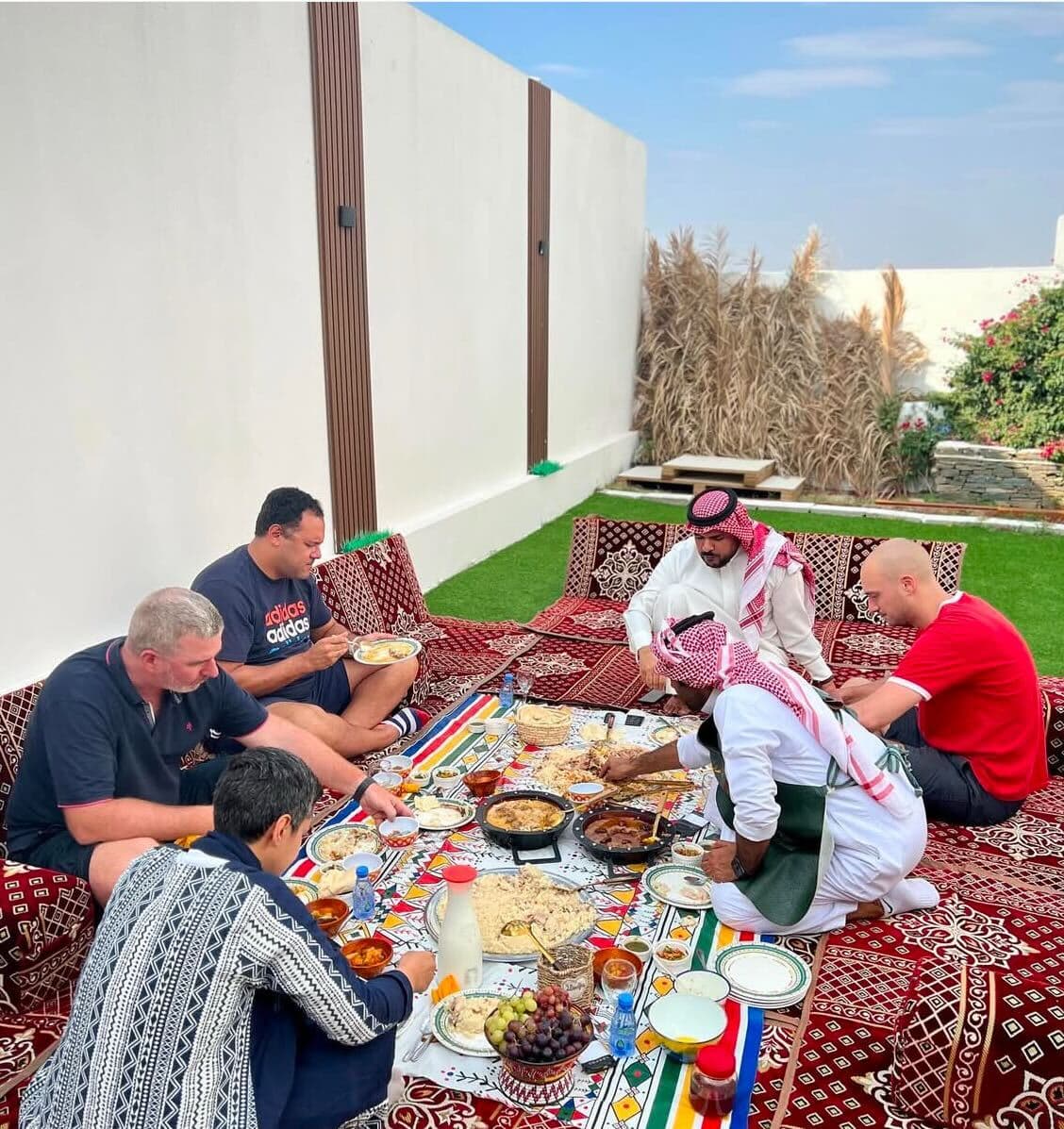 أبها: تجربة طهي مباشر مع شيف في مجلس العساس