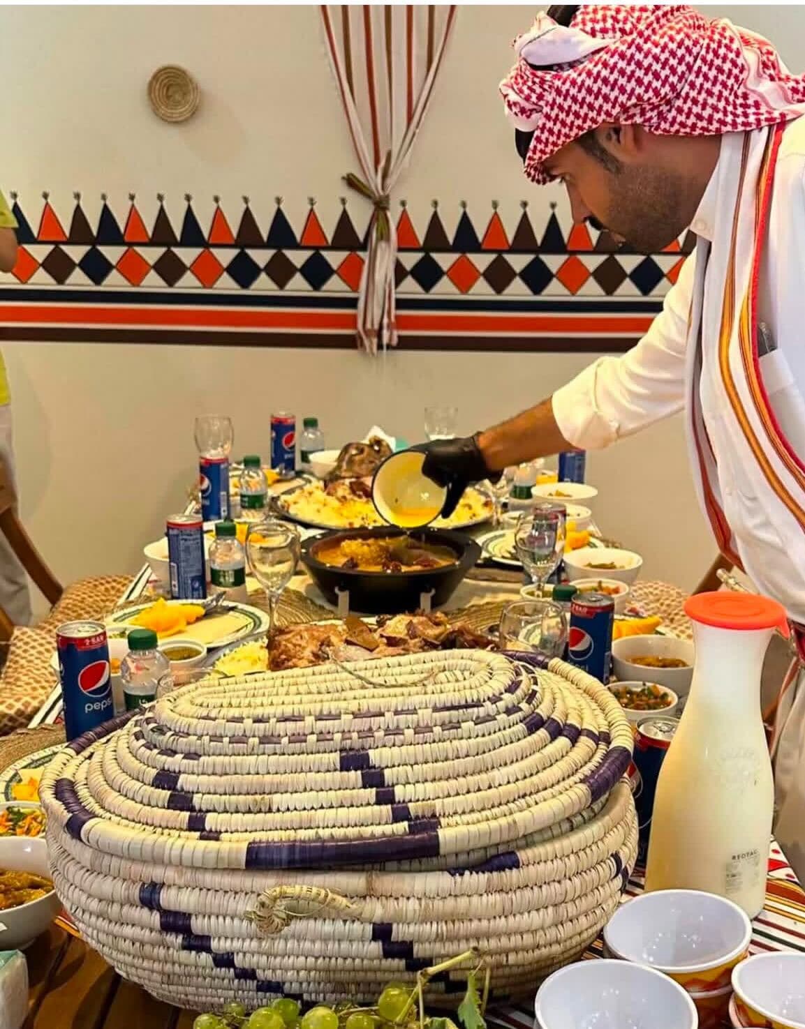 أبها: تجربة طهي مباشر مع شيف في مجلس العساس