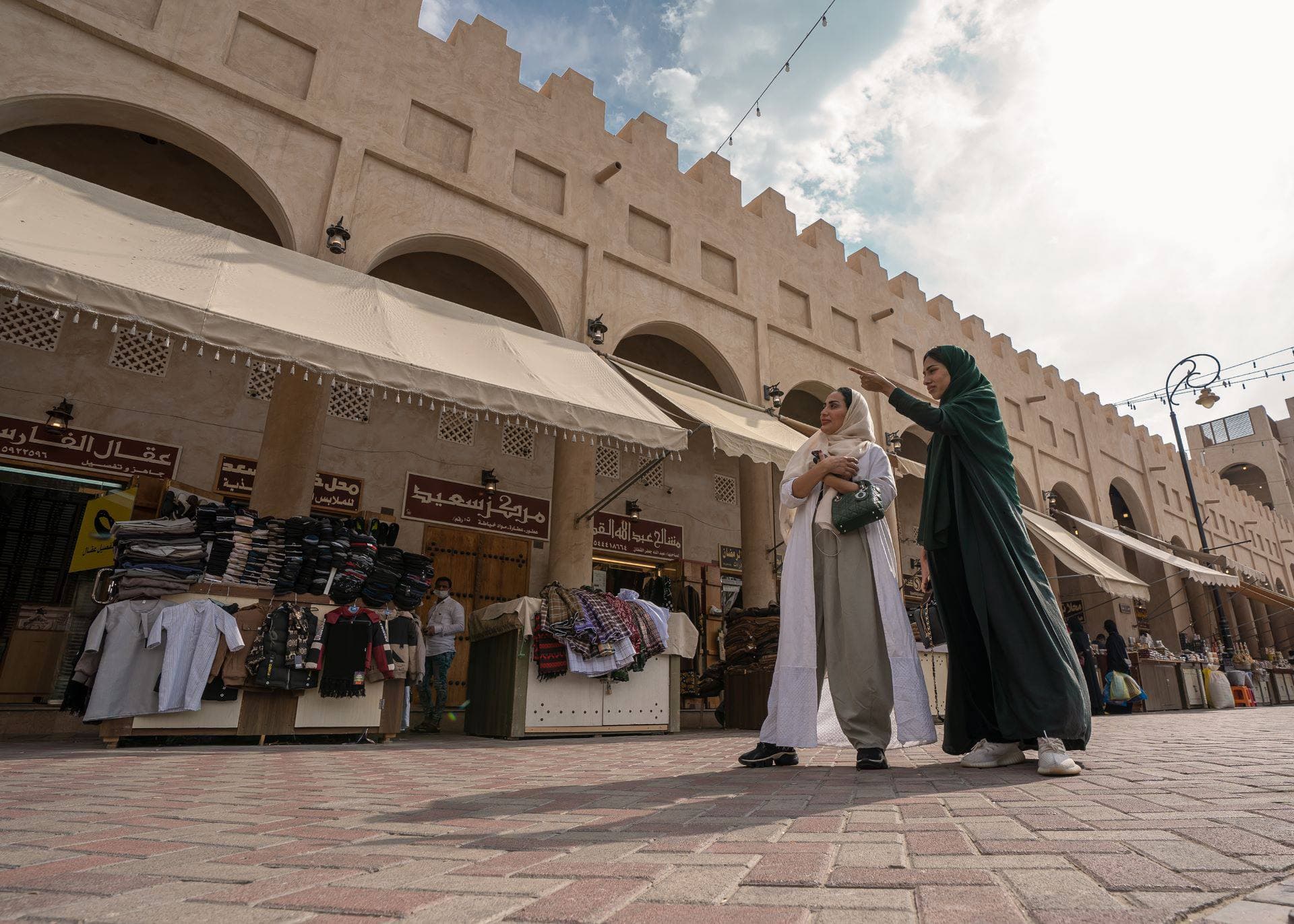 الأحساء: ليالي رمضان في جوله في سوق القيصريه برفقة مرشد سياحي