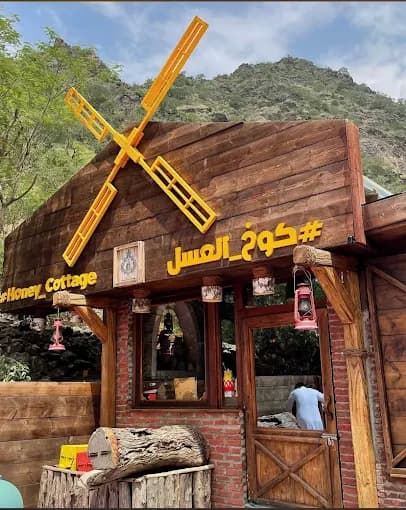 رجال ألمع: تجربة تذوق العسل العسيري مع مرشد